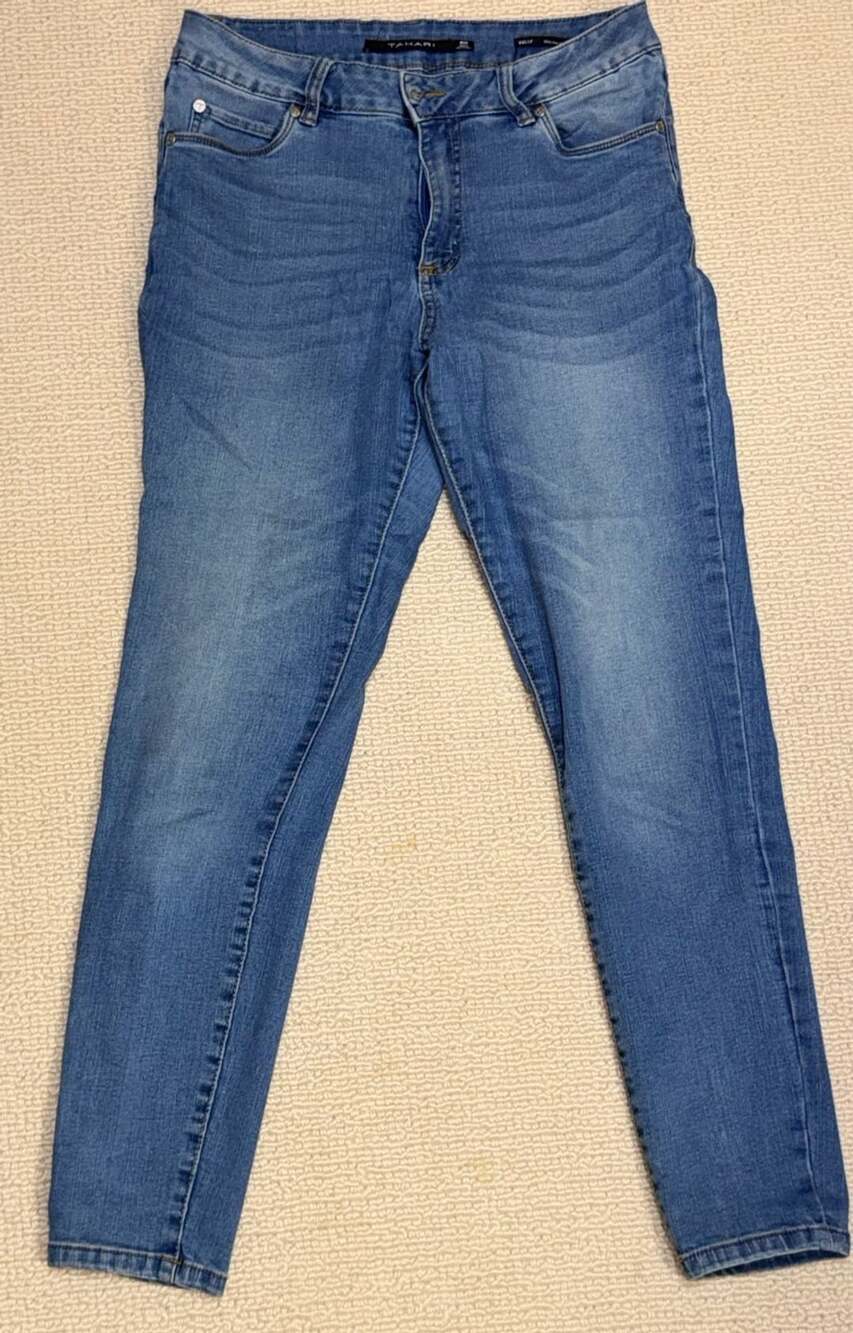 Tahari Skinny Jeans Size 8 Blue Denim